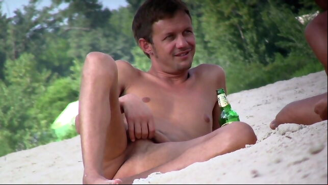 Gay Xnxx - CUTE & VERY FUCKABLE GUY AT THE NUDIST BEACH - ALL HIS CLIPS amateur